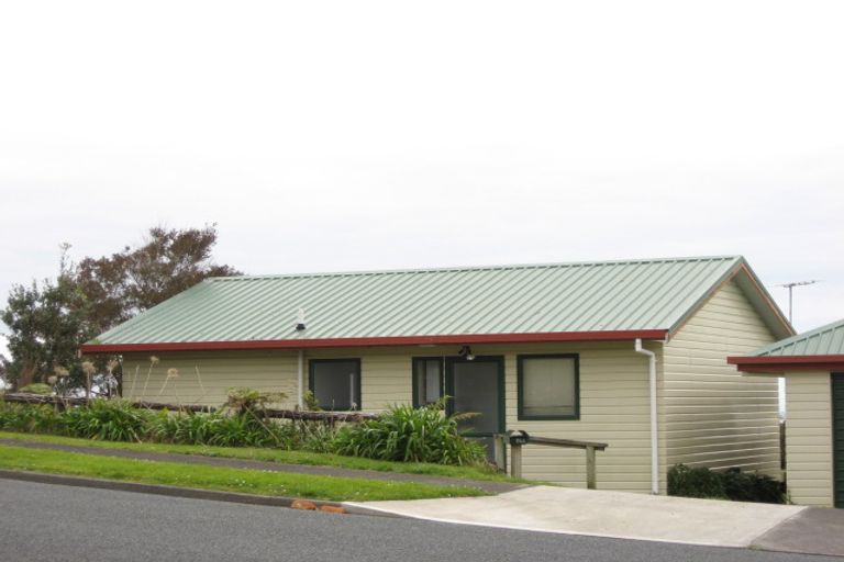 Photo of property in 94 Riversdale Drive, Merrilands, New Plymouth, 4312