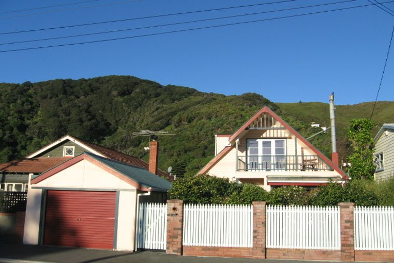 Photo of property in 19 Pukatea Street, Eastbourne, Lower Hutt, 5013