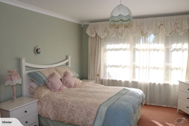 Photo of property in 141 Kawiu Road, Levin, 5510