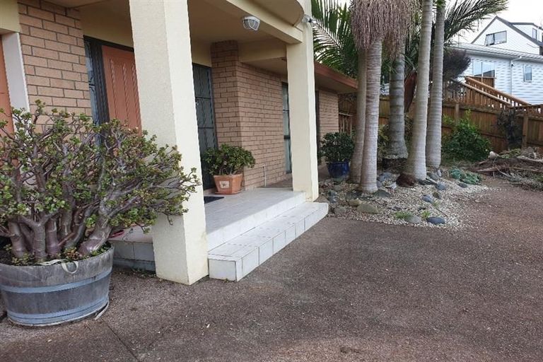 Photo of property in 14 San Domingo Rise, Henderson, Auckland, 0612