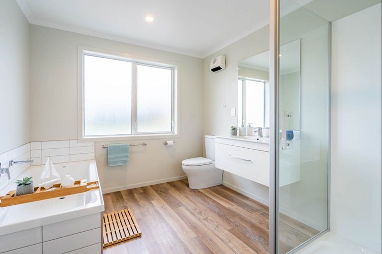 Photo of property in 3 Tapuhikura Street, Waikanae, 5036