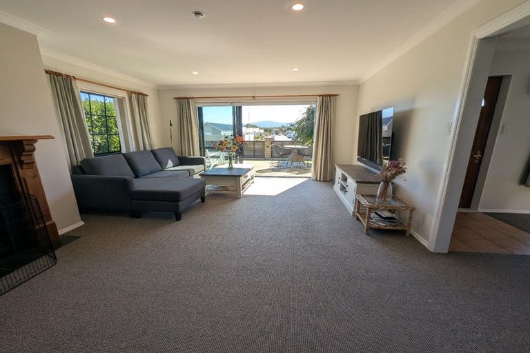 Photo of property in 42 Awatea Avenue, Paraparaumu, 5032