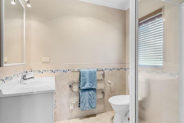 Photo of property in 28 Redhaven Place, Bethlehem, Tauranga, 3110