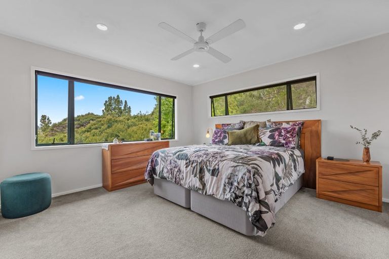 Photo of property in 140 Chelsea View Drive, Chatswood, Auckland, 0626