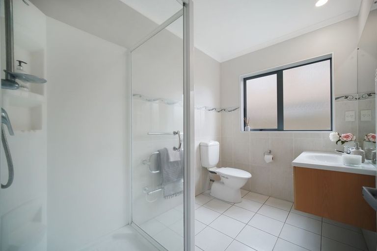 Photo of property in 4 Coachman Drive, Flat Bush, Auckland, 2016