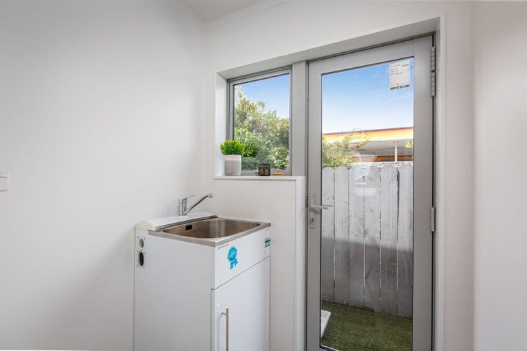 Photo of property in 247a Glenfield Road, Hillcrest, Auckland, 0627