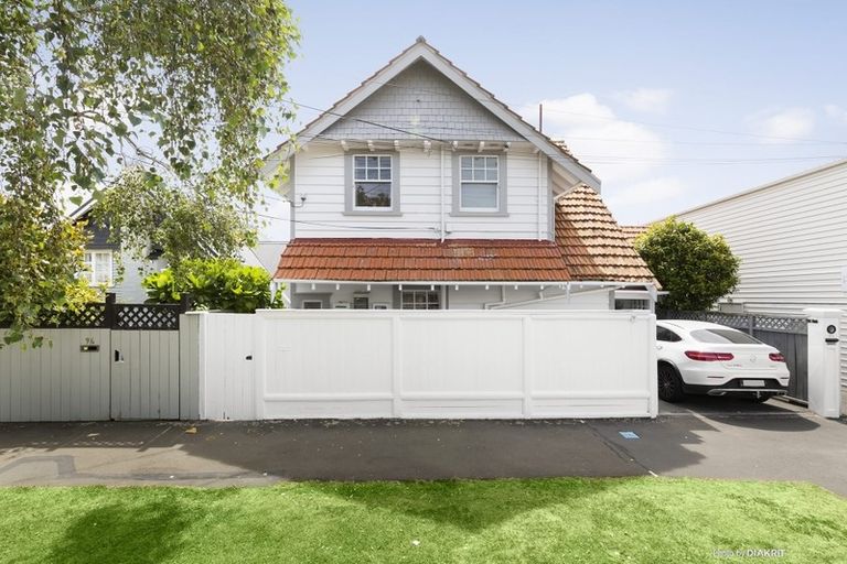 Photo of property in 94 Upland Road, Kelburn, Wellington, 6012