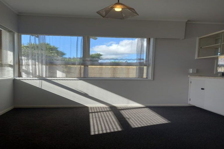 Photo of property in 2/10 Opaheke Road, Papakura, 2110