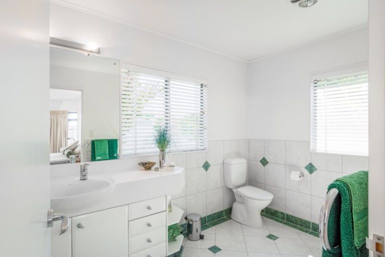 Photo of property in 158 Mokoia Road, Chatswood, Auckland, 0626