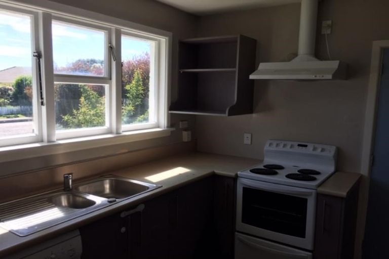 Photo of property in 5 Glenora Place, Hornby, Christchurch, 8042