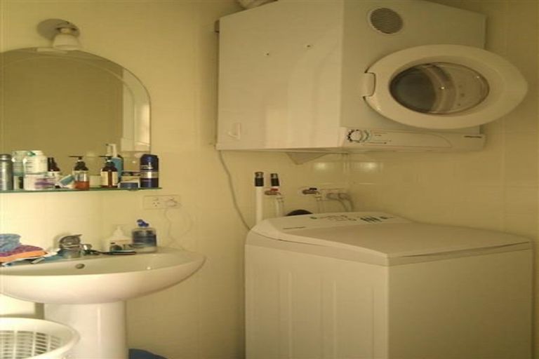 Photo of property in 50 Apuka Street, Brooklyn, Wellington, 6021