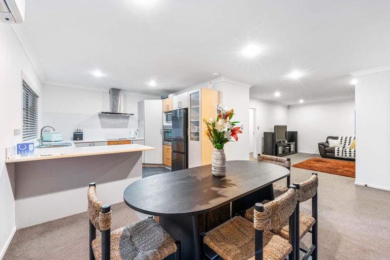 Photo of property in 305 Royal Road, Massey, Auckland, 0614