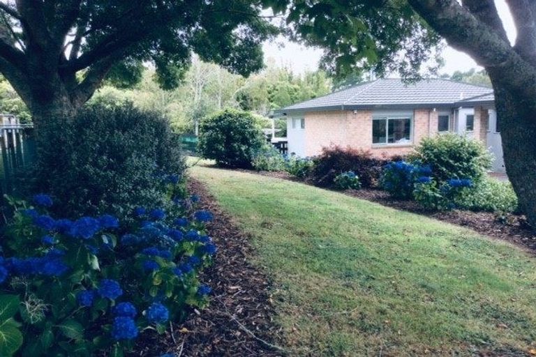 Photo of property in 83 Tawa Road, Kumeu, 0891