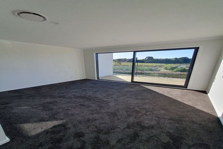 Photo of property in 1 Koreke Close, Kenepuru, Porirua, 5022