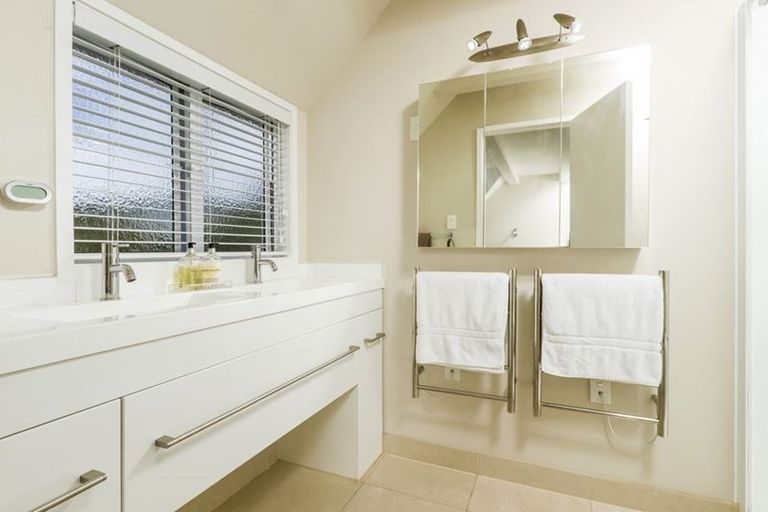 Photo of property in 38 Catalina Crescent, Forrest Hill, Auckland, 0620