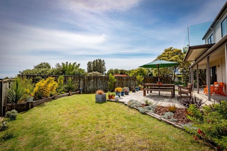Photo of property in 13 Pine Ridge Terrace, Waikanae Beach, Waikanae, 5036