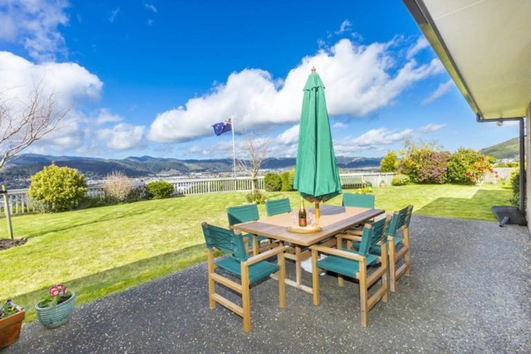 Photo of property in 57 Riverstone Drive, Riverstone Terraces, Upper Hutt, 5018