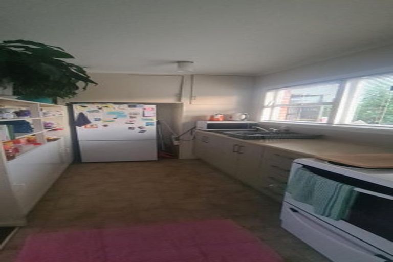 Photo of property in 1/68 Titirangi Road, New Lynn, Auckland, 0600