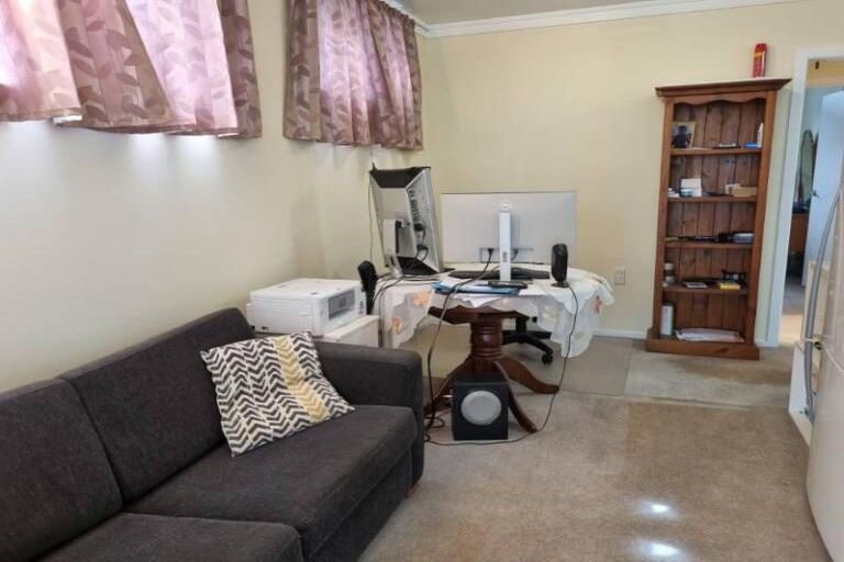 Photo of property in 43 Triangle Road, Massey, Auckland, 0614