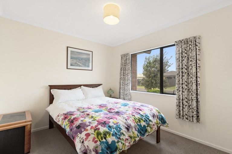 Photo of property in 4 Checketts Place, Papamoa Beach, Papamoa, 3118