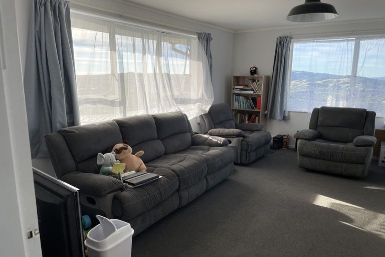 Photo of property in 63 Ruskin Road, Newlands, Wellington, 6037