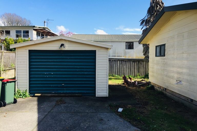 Photo of property in 2/24 Trentham Road, Papakura, 2110