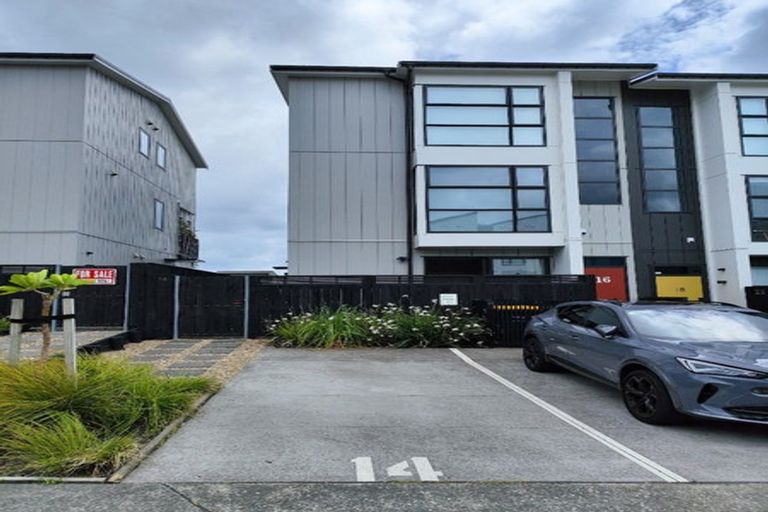 Photo of property in 14 Raranga Lane, Hobsonville, Auckland, 0616
