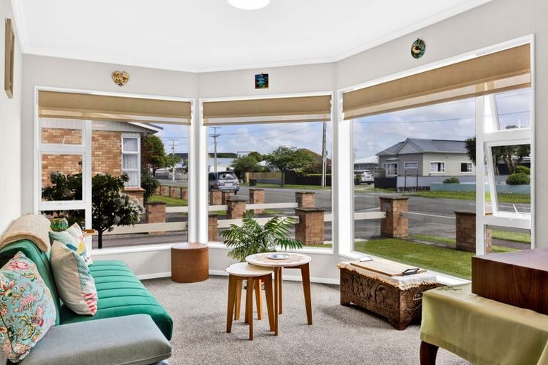 Photo of property in 11 Grey Street, Hawera, 4610