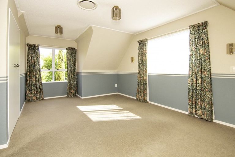Photo of property in 18 Churchill Avenue, Hokowhitu, Palmerston North, 4410