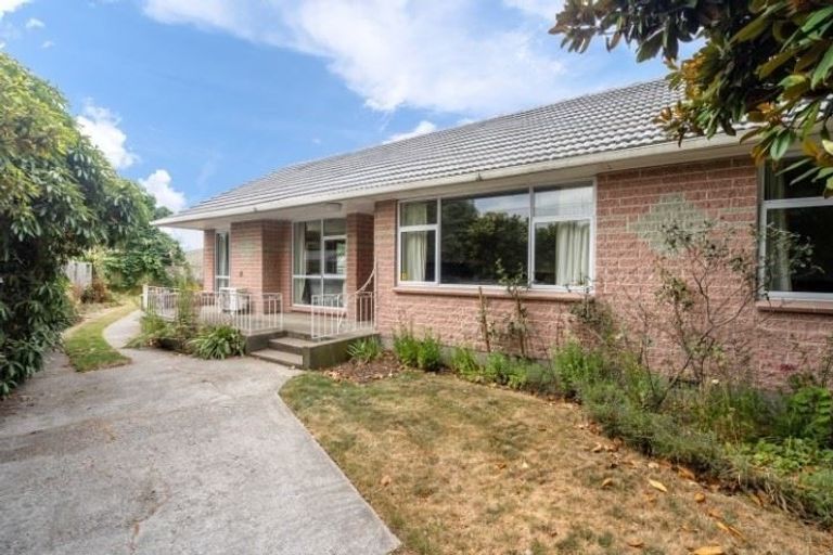 Photo of property in 214 Yaldhurst Road, Avonhead, Christchurch, 8042