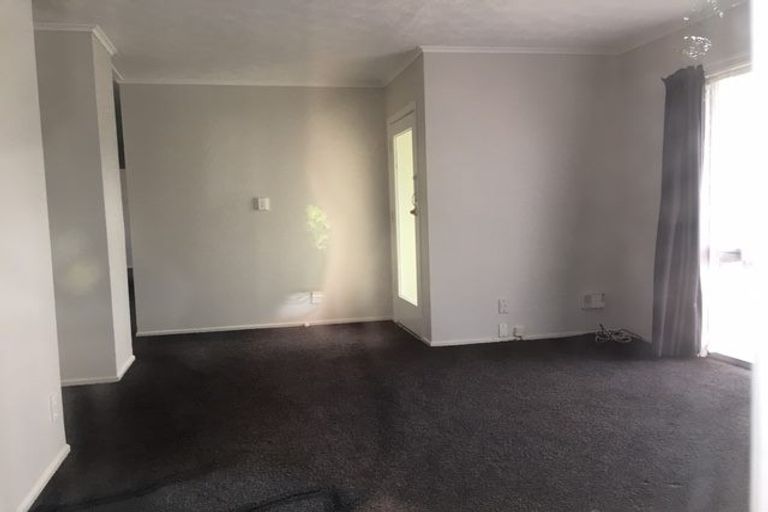 Photo of property in 37 Spence Road, Henderson, Auckland, 0612