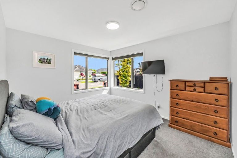Photo of property in 17 Pahau Place, Cracroft, Christchurch, 8025