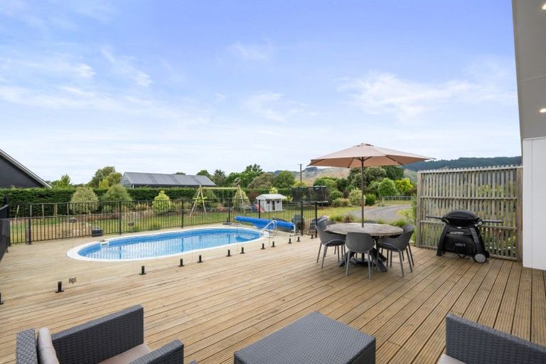 Photo of property in 49 Wakefield Road, Levin, 5571