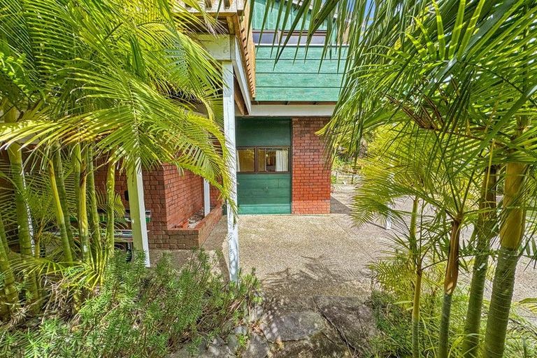 Photo of property in 2/58 Glencoe Road, Browns Bay, Auckland, 0630