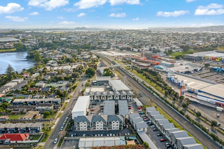 Photo of property in Fern Gardens, 33/51 Ireland Road, Mount Wellington, Auckland, 1060