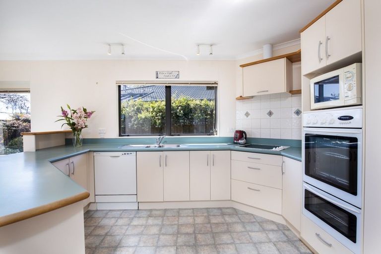 Photo of property in 5 Karina Road, Merrilands, New Plymouth, 4312