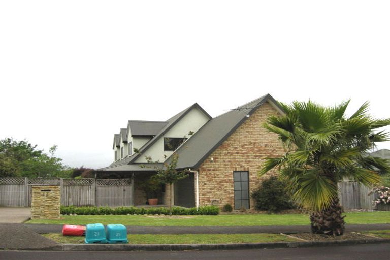 Photo of property in 12 Parkhaven Drive, Rosehill, Papakura, 2113