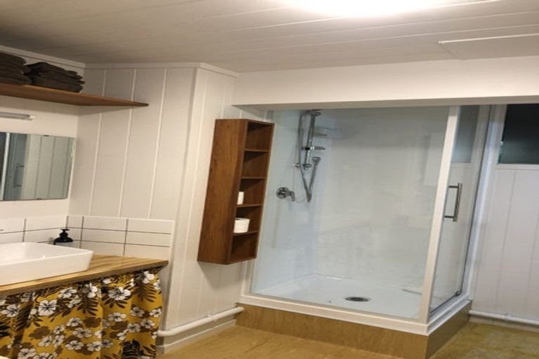 Photo of property in 27 Mceldowney Road, Titirangi, Auckland, 0604