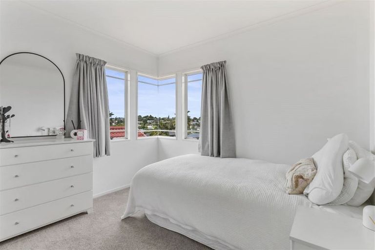 Photo of property in 8 Fulmar Way, Unsworth Heights, Auckland, 0632