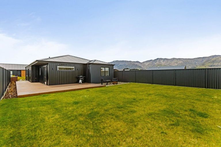 Photo of property in 133 Burdon Loop, Lake Hawea, 9382