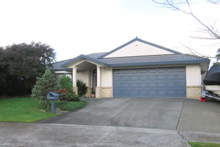 Photo of property in 23 Millisle Place, East Tamaki Heights, Auckland, 2016