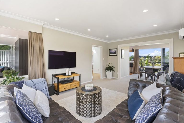 Photo of property in 32 Sartors Avenue, Northcross, Auckland, 0630