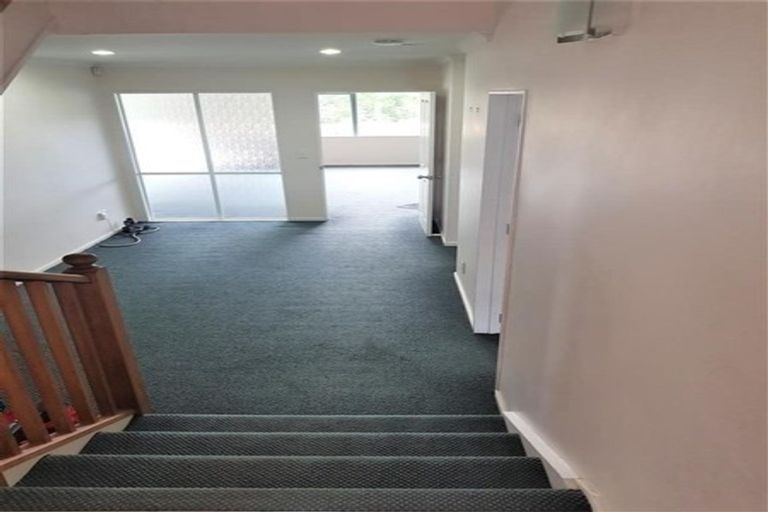 Photo of property in 3 Trotting Terrace, Fairview Heights, Auckland, 0632