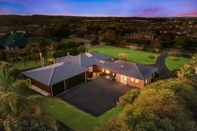 Photo of property in 18 Burgundy Park Avenue, Henderson, Auckland, 0612