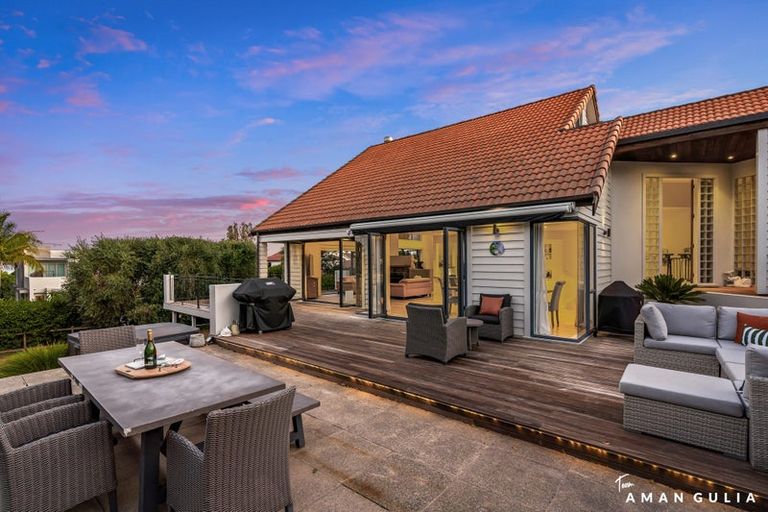 Photo of property in 86a Wiseley Road, West Harbour, Auckland, 0618