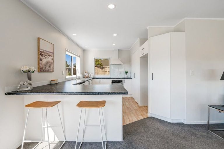 Photo of property in 14 Greta Place, Stanmore Bay, Whangaparaoa, 0932
