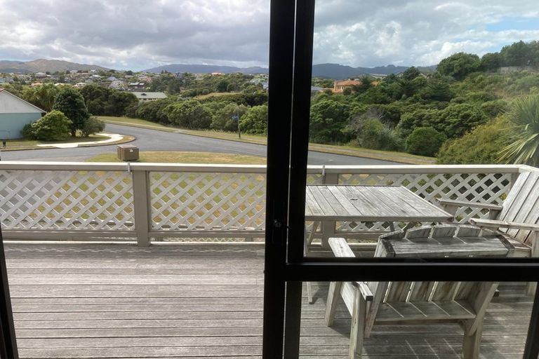 Photo of property in 1a Seagull Place, Whitby, Porirua, 5024