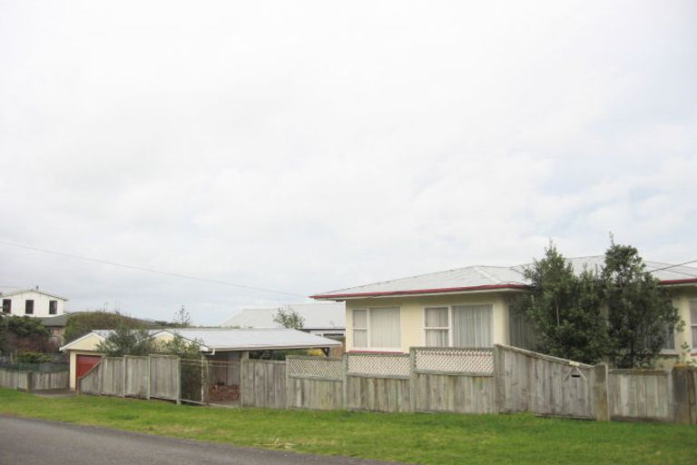 Photo of property in 2 Mckenzie Avenue, Raumati South, Paraparaumu, 5032