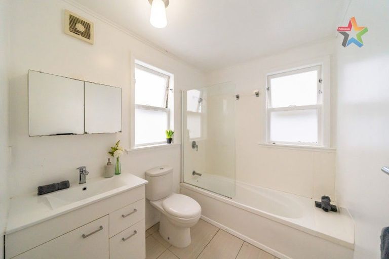 Photo of property in 12 Owhiti Street, Titahi Bay, Porirua, 5022