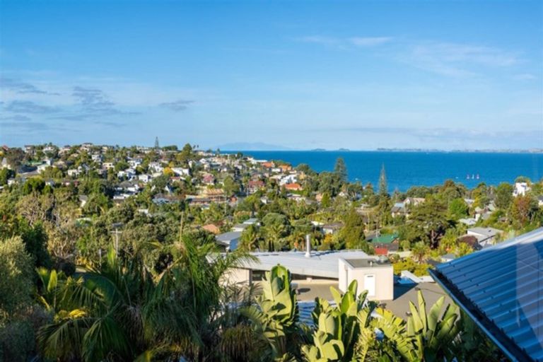 Photo of property in 35 Aotearoa Terrace, Murrays Bay, Auckland, 0630